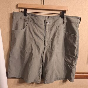 Columbia shorts 40
